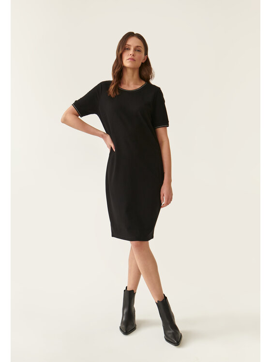 TATUUM TATUUM Úpletové šaty KOKONOMO Černá Fitted Fit