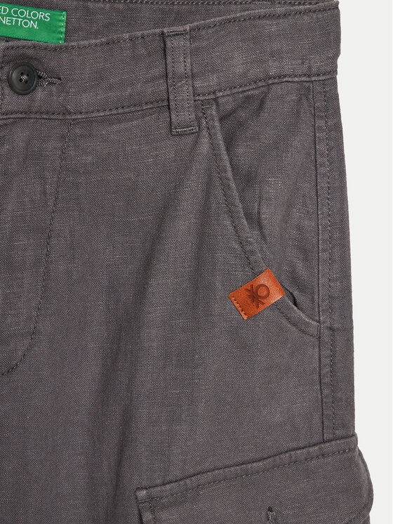 United Colors Of Benetton United Colors Of Benetton Kratke hlače iz tkanine 424RC902X Siva Regular Fit