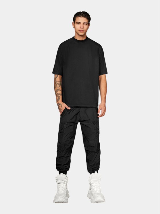 MADE BY SOCIETY MADE BY SOCIETY Spodnie materiałowe CONCRETE - P17571 Czarny Basic Fit