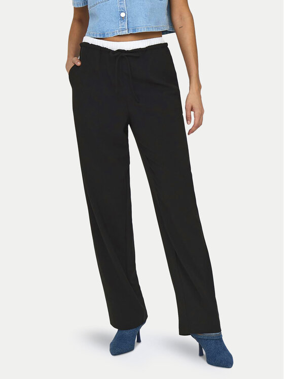 ONLY Pantaloni di tessuto Tille 15338509 Nero Straight Fit, taglia : S_32