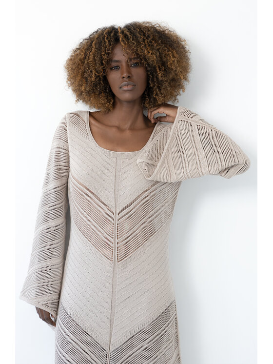Fobya Fobya Sukienka dzianinowa F2035 Beżowy Basic Fit