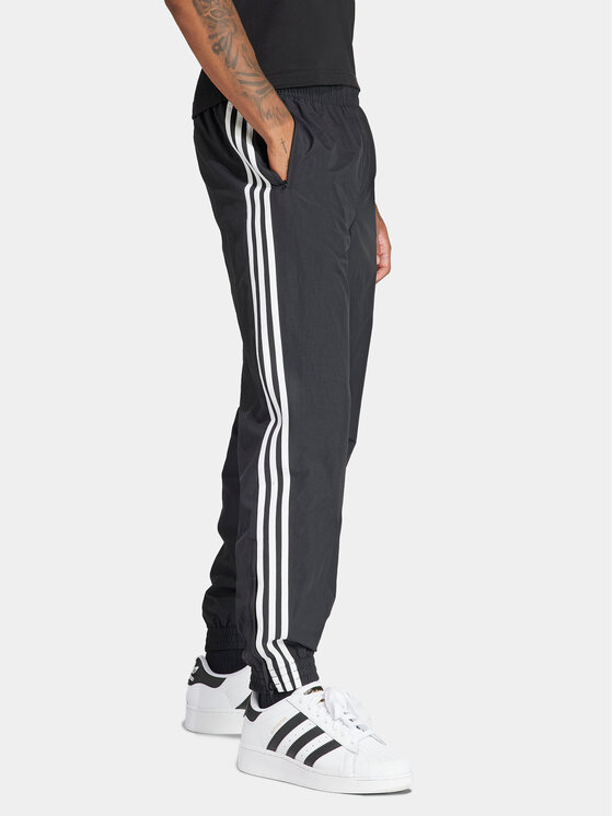 adidas adidas Spodnie dresowe Adicolor Woven Firebird IT2501 Czarny Regular Fit