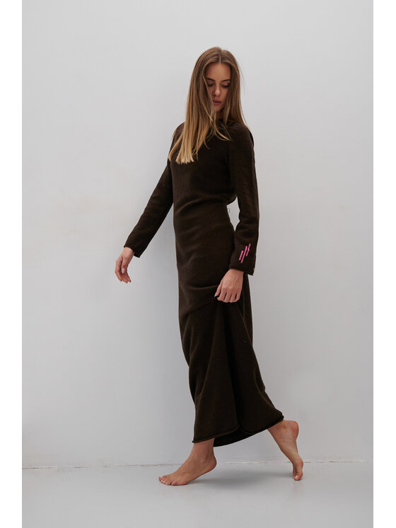 Fobya Fobya Sukienka dzianinowa F2056 Brązowy Basic Fit