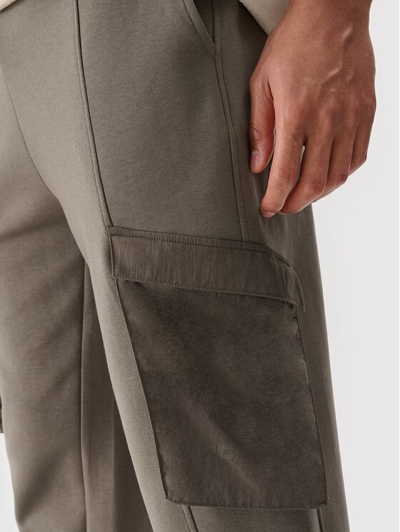 4F 4F Pantaloni di tessuto 4FWSS25TTROM0990-80S Marrone Regular Fit