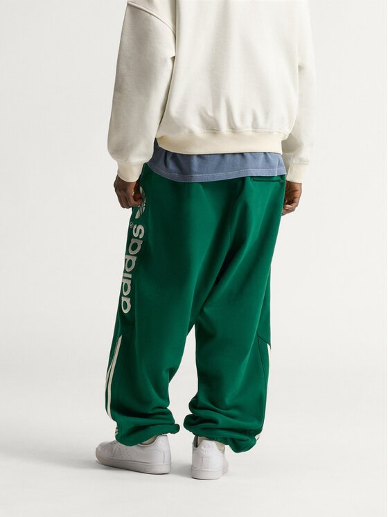 adidas adidas Spodnie dresowe 172437 Zielony ciemny Loose Fit