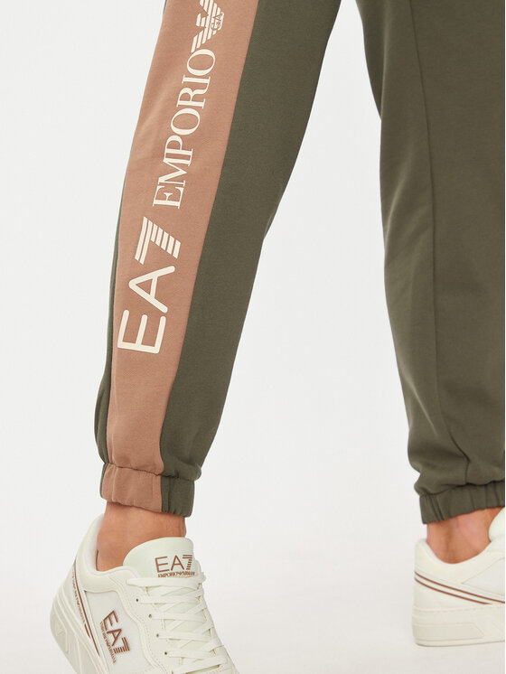 EA7 Emporio Armani EA7 Emporio Armani Donji dio trenerke 6DPP71 PJVTZ 1846 Zelena Regular Fit