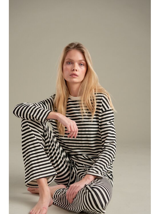 TeeShoppen TeeShoppen Spodnie materiałowe 'Basic Collection' Czarny Regular Fit