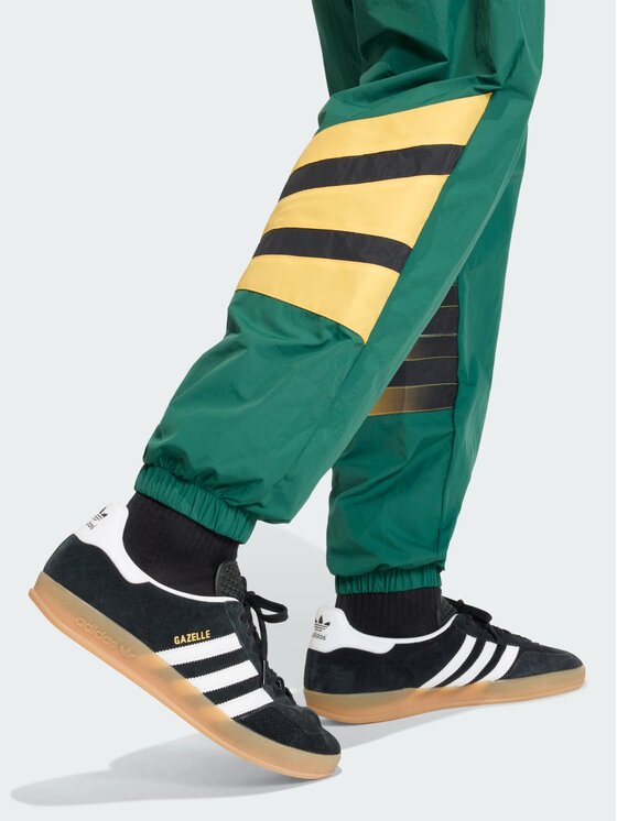 adidas adidas Spodnie dresowe SANTIAGO Zielony Regular Fit
