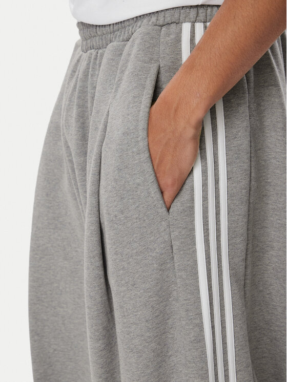 adidas adidas Spodnie dresowe Adibreak KQ8860 Szary Loose Fit