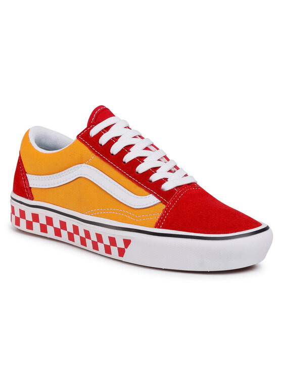 outfits with red checkered slip on vans