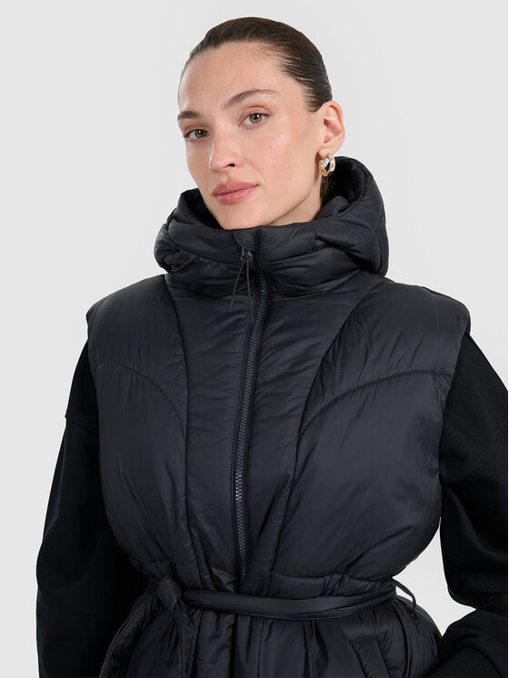 4F 4F Kamizelka APRES SKI Czarny Regular Fit
