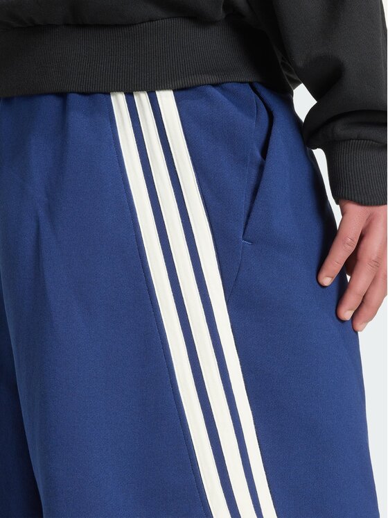 adidas adidas Szorty sportowe 168110 Niebieski jasny Loose Fit