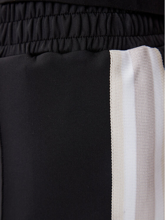 Guess Guess Pantaloni scurți sport V5GD14 KCRU2 Negru Relaxed Fit