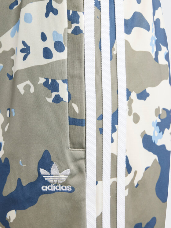 adidas adidas Spodnie dresowe Camo SST IR7722 Zielony Regular Fit