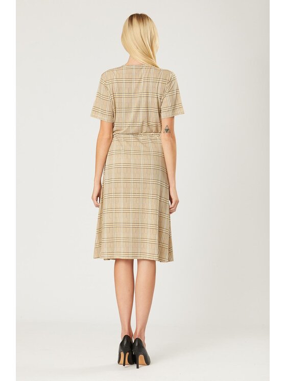 QUIOSQUE QUIOSQUE Každodenné šaty COOL CHECK DRESS Béžová Regular Fit