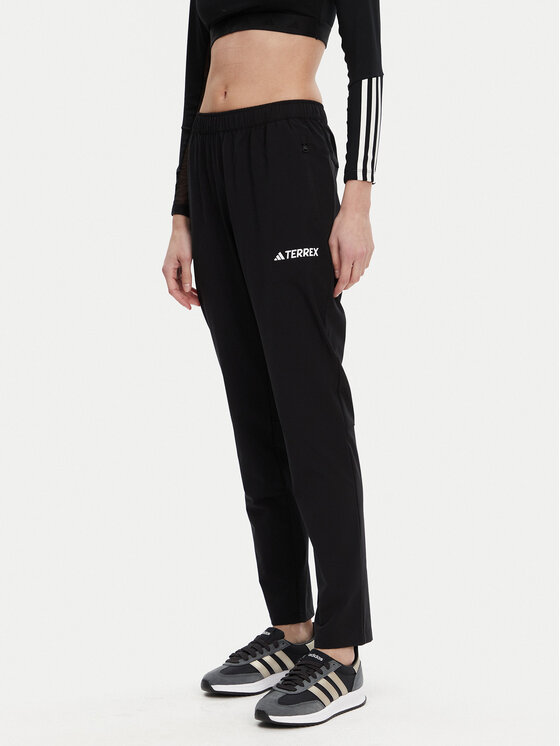 adidas Outdoorové nohavice Multi Essentials JP0806 Čierna Regular Fit