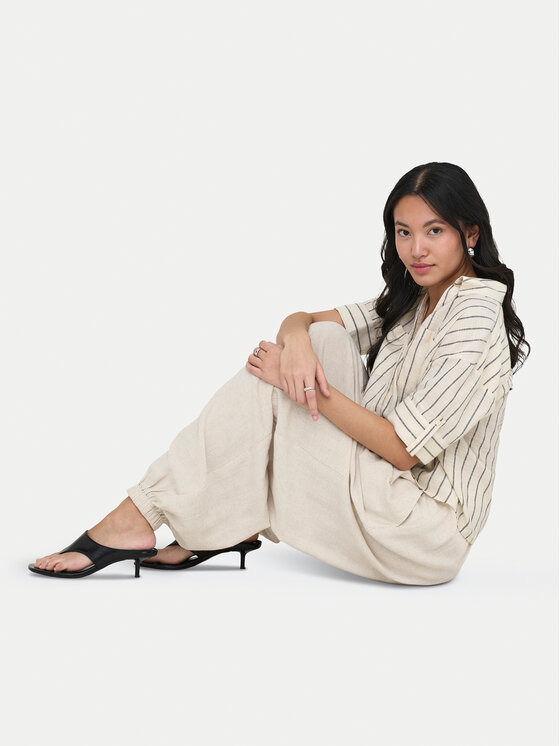 ONLY ONLY Pantaloni din material Siesta 15373197 Crem Regular Fit