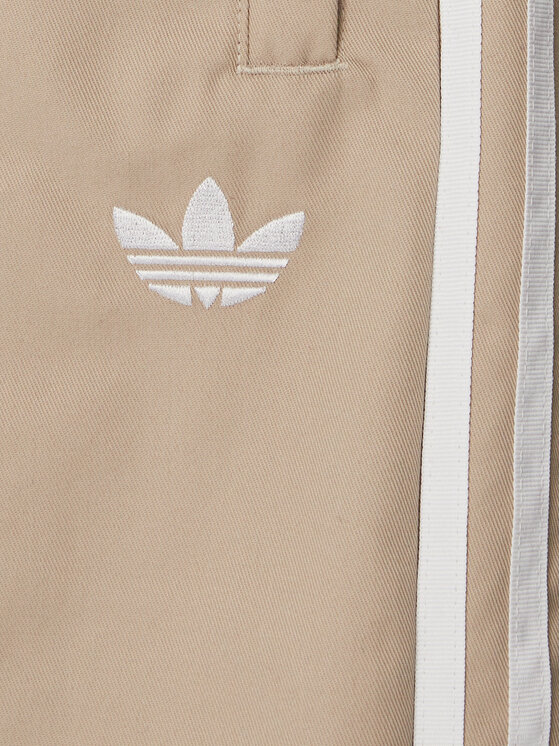 adidas adidas Pantaloni scurți sport Adicolor Twill KR1388 Bej Relaxed Fit