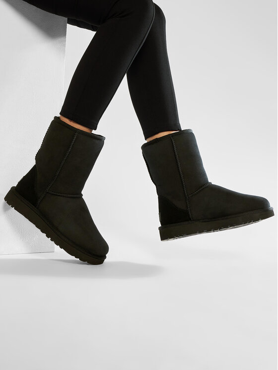 Ugg classic discount short 2 noir