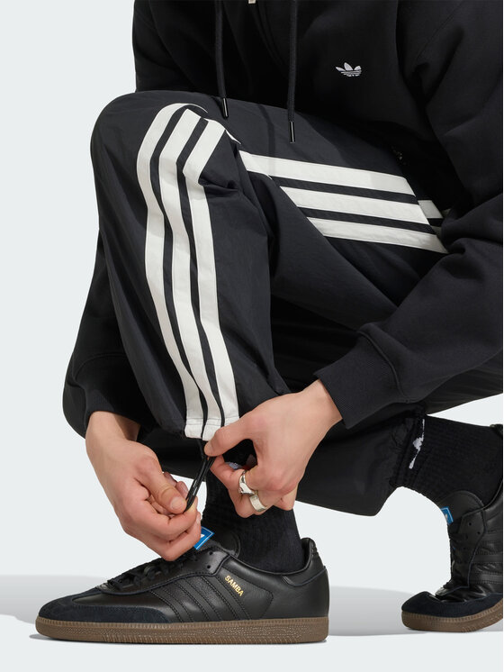 adidas adidas Pantaloni trening 164818 Negru Loose Fit