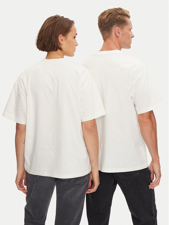 2005 2005 T-krekls Unisex Uniform Écru Loose Fit
