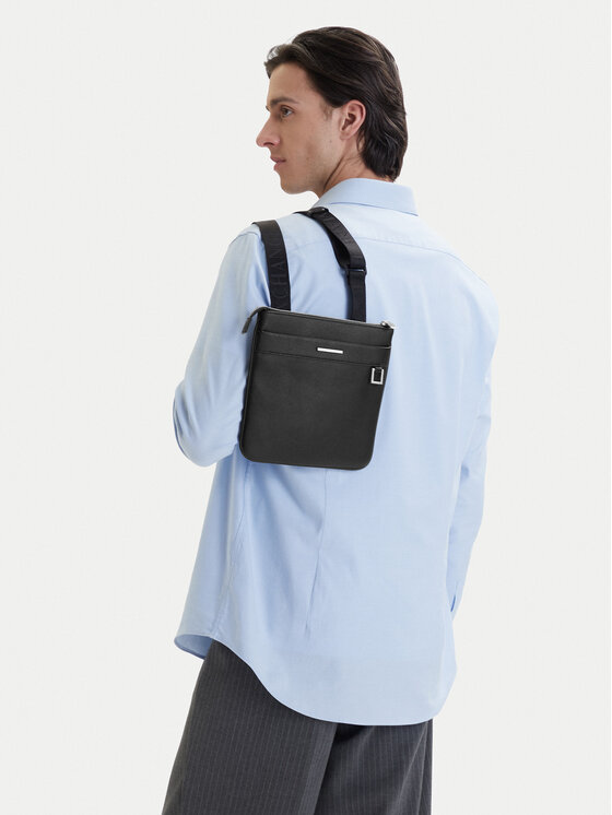 Armani Exchange Saszetka XM002039 AF19931 UC001 Czarny