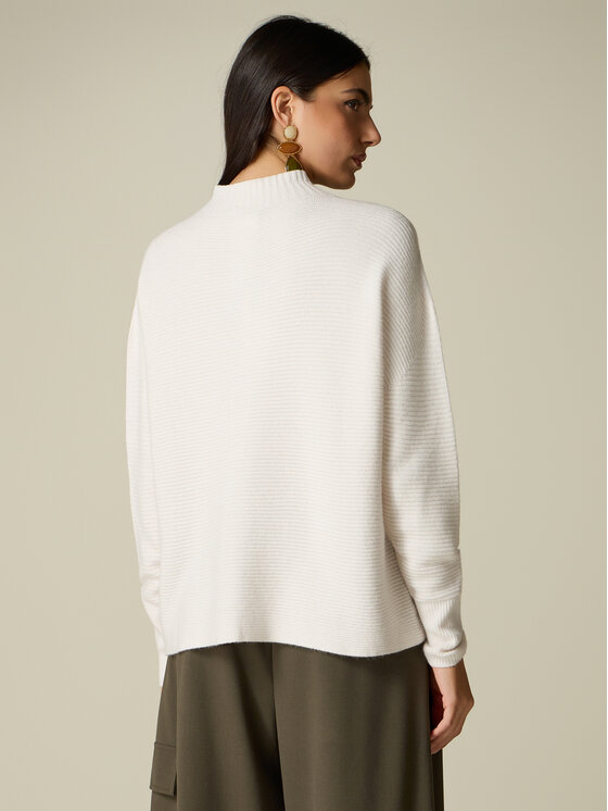 Oltre Oltre Sweter M156E002165N021 Biały Regular Fit