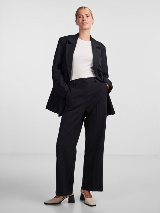 YAS YAS Medžiaginės kelnės 26030711 Juoda Regular Fit