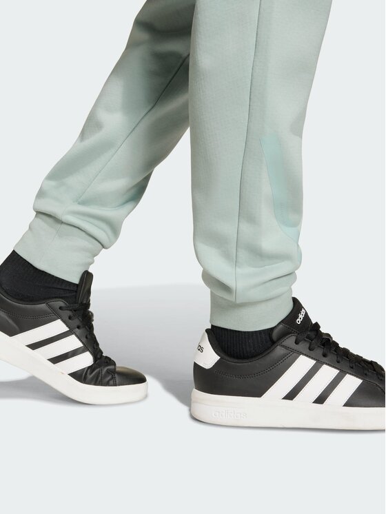 adidas adidas Spodnie materiałowe 132921 Zielony Regular Fit