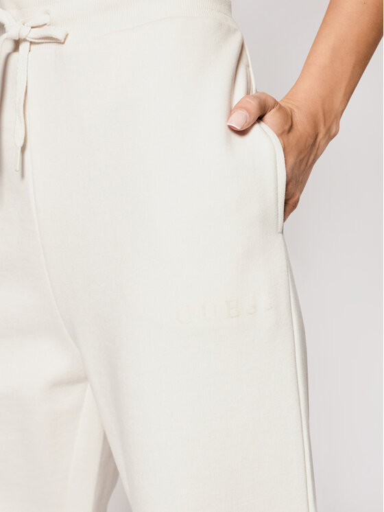 Guess Guess Долнище анцуг Alene O1GA04 K68I1 Бежов Regular Fit