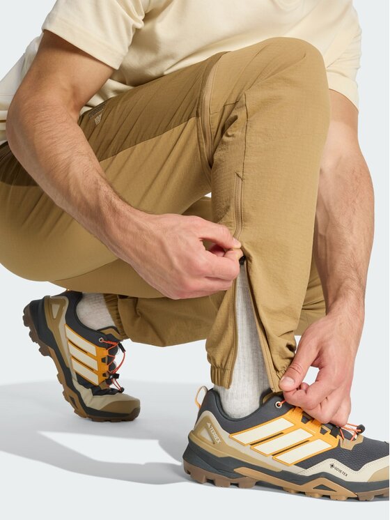 adidas adidas Spodnie outdoor 161513 Brązowy Regular Fit