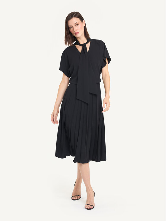 KMX KMX Sukienka koktajlowa 924970007 Czarny Flare Fit