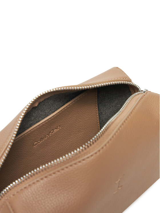 Calvin Klein Calvin Klein Torbica Ck Plaque Camera Bag K60K612788 Smeđa