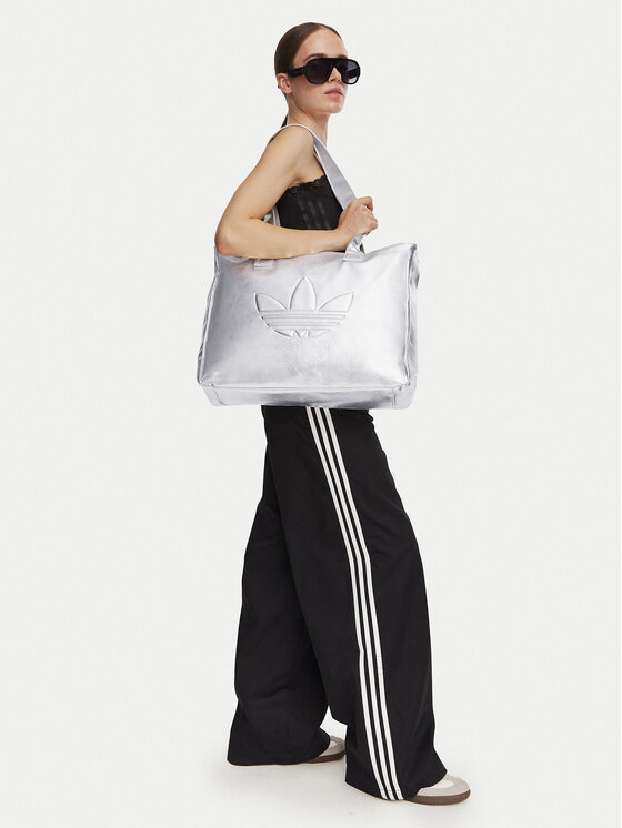 adidas Ročna torba Shopper Metallic Pu Bag KR1566 Srebrna