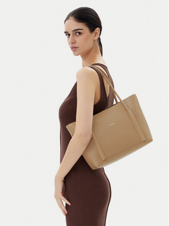 Calvin Klein Calvin Klein Сумка Ck Linn Medium Shopper K60K613110 Бежевий