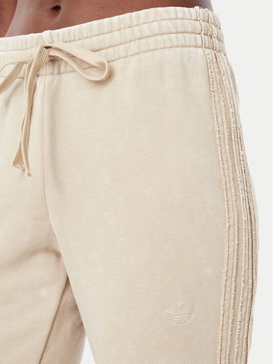 adidas adidas Spodnie dresowe Sst Bootcut Pant KT1915 Beżowy Bootcut Fit
