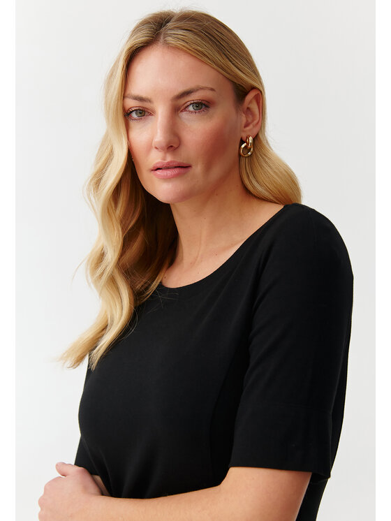 TATUUM TATUUM Sukienka dzianinowa MANTI Czarny Flare Fit
