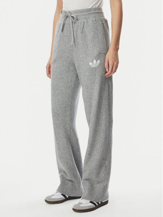 adidas adidas Spodnji del trenirke Essentials IA4439 Svetlo siva Loose Fit