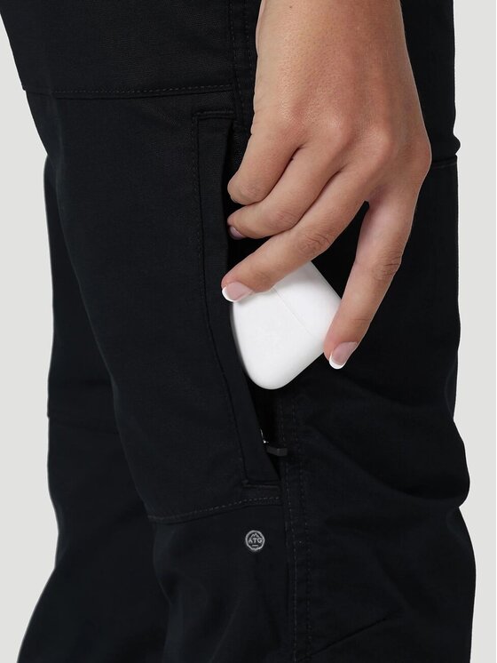Wrangler Wrangler Pantaloni di tessuto REINFORCED SOFTSHELL PANT Nero Regular Fit