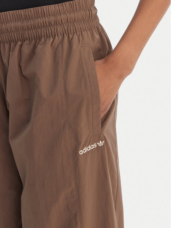 adidas adidas Pantaloni da tuta Blocked Washed KD8790 Marrone Loose Fit