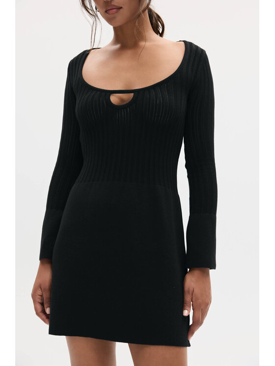 BENU BENU Úpletové šaty Dzianinowa Černá Slim Fit