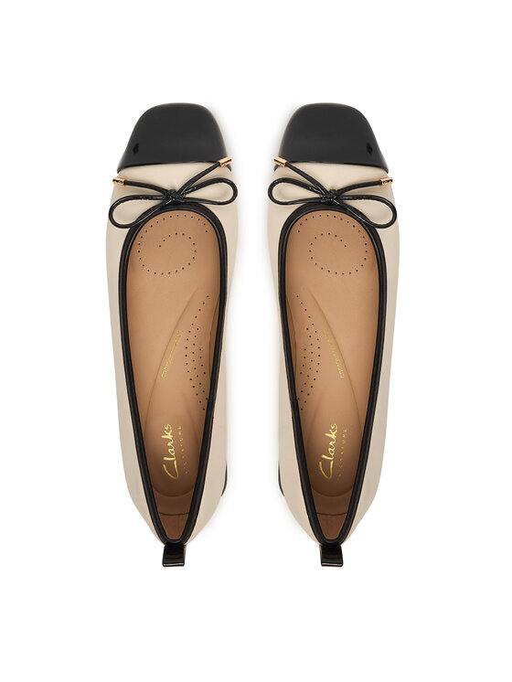 Clarks Clarks Īsi apavi Ubree15 Poppy 26186333 Écru