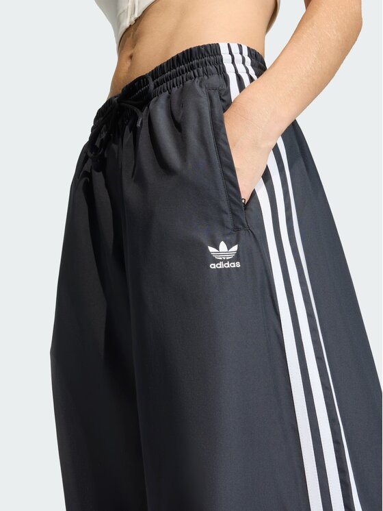 adidas adidas Spodnie dresowe 159106 Czarny Regular Fit