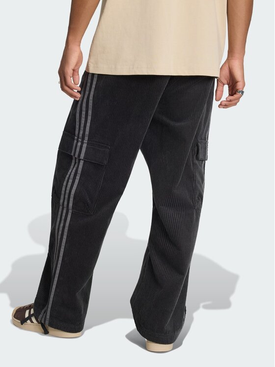 adidas adidas Spodnie materiałowe 169004 Czarny Loose Fit