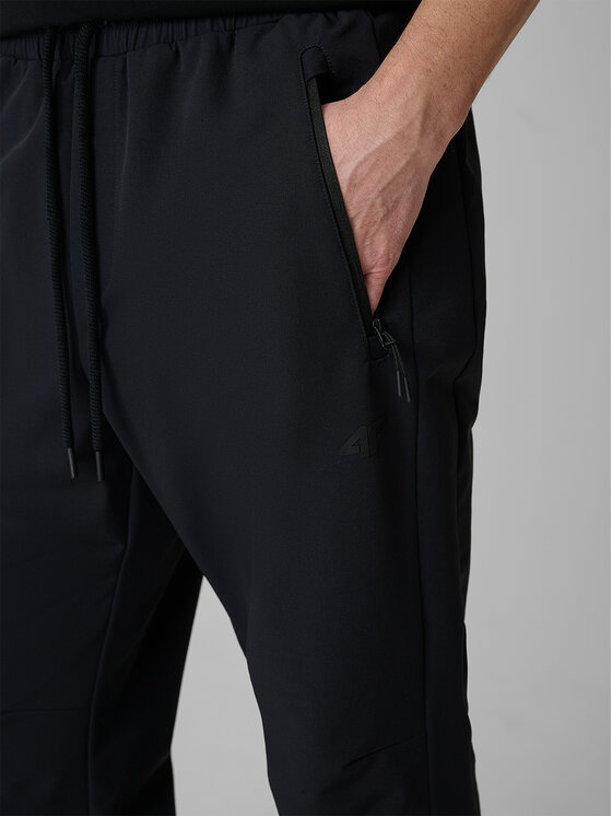 4F 4F Joggery FLUID EXPRESSIONS Czarny Regular Fit