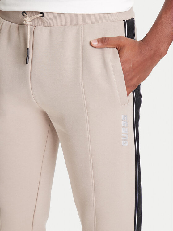 Guess Guess Jogginghose Z2YB09 KB3P2 Beige Regular Fit