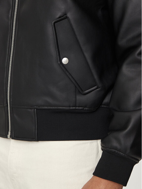 Calvin Klein Jeans Calvin Klein Jeans Jacke aus Kunstleder J30J325601 Schwarz Relaxed Fit