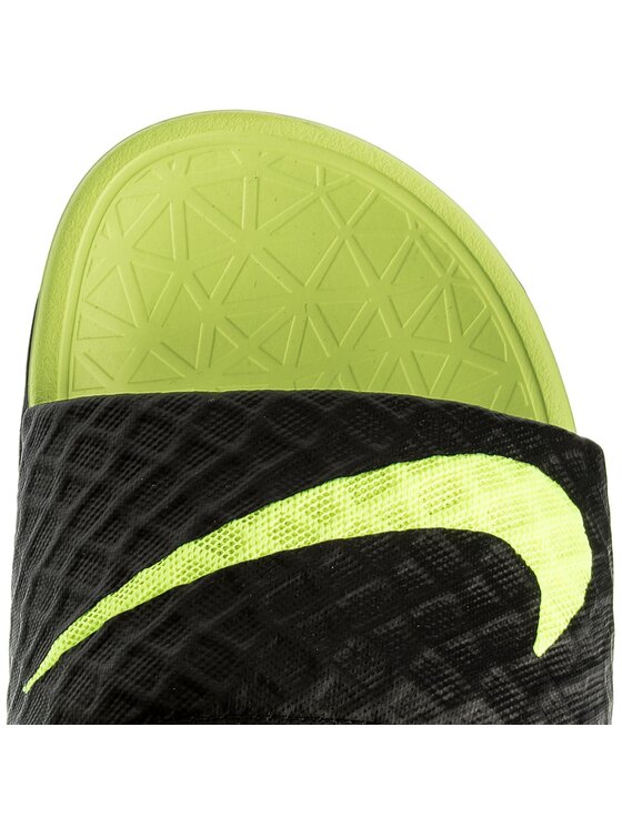 Nike unisex black & green benassi solarsoft flip flops cheap