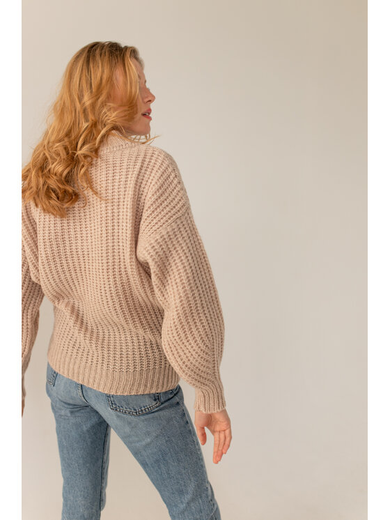Entelier Entelier Sweter z dekoltem Beżowy Oversize