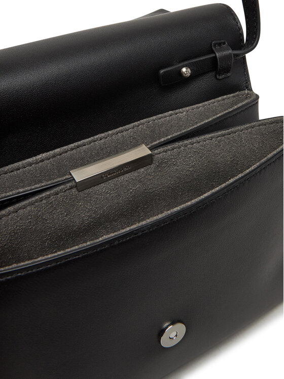 Calvin Klein Calvin Klein Torbica Ck Narrate Leather Mini Bag K60K613005 Crna